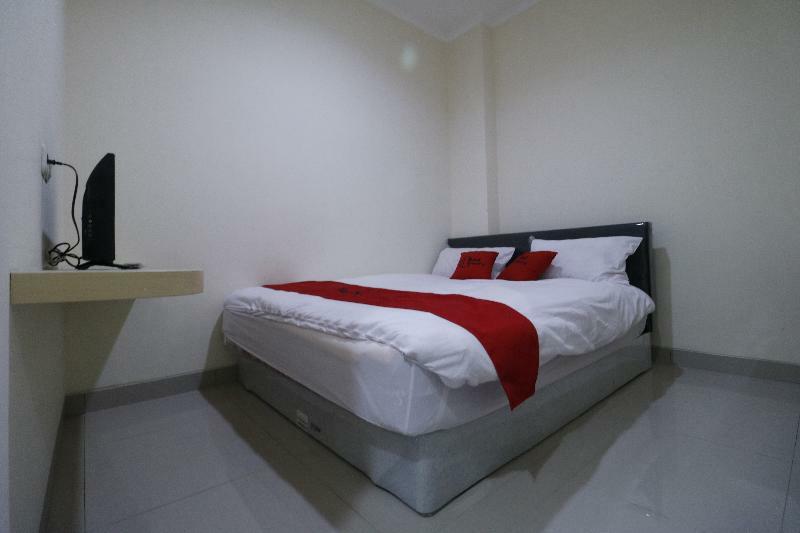 เรดดอร์ซ พลัส เนียร์ มอลล์จิปุตรา Hotel จาการ์ตา ภายนอก รูปภาพ